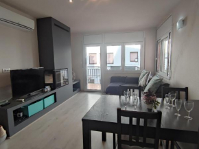 Apartamento acogedor cerca del centro y playa en Platja d'Aro, con balcón y cocina equipada - ES-209-44